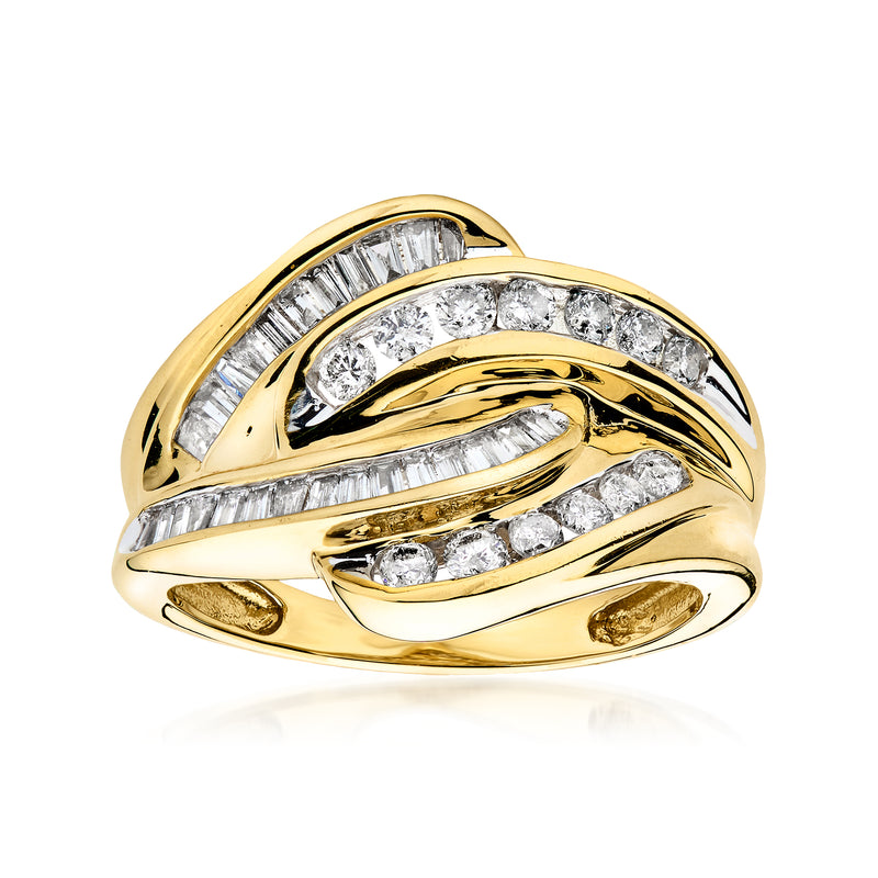 Interlocking diamond ring in 14kt yellow gold with baguette and round stones