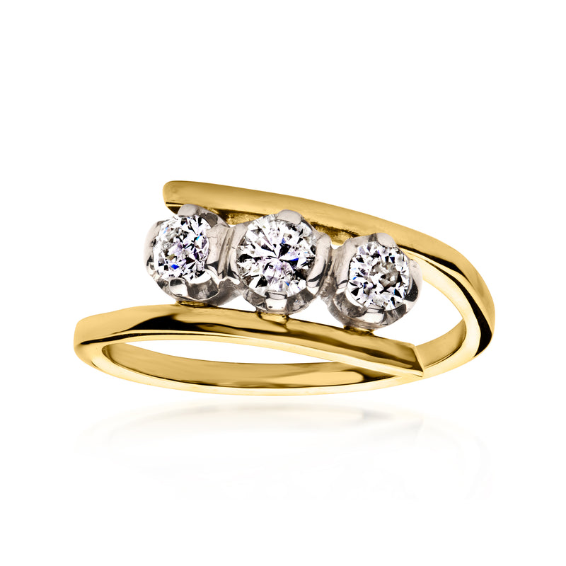 18kt yellow gold three-stone diamond ring with three round brilliant stones