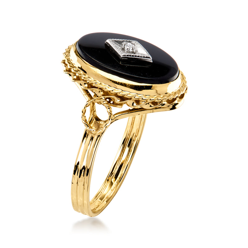 Vintage onyx oval ring in 14kt yellow gold with black cabochon and diamond centerpiece