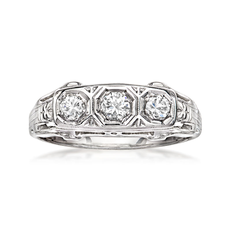 Vintage three-stone diamond ring, 18kt white gold with three round stones
