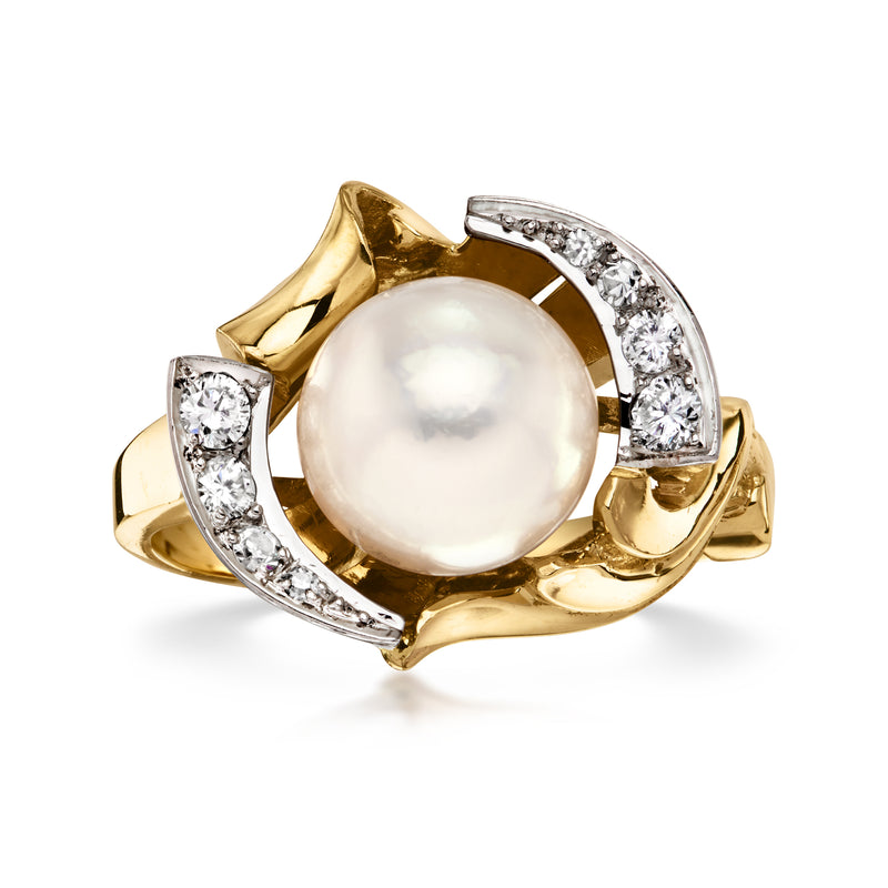 Vintage cultured pearl and diamond ring in 14kt yellow gold, round pearl with halo