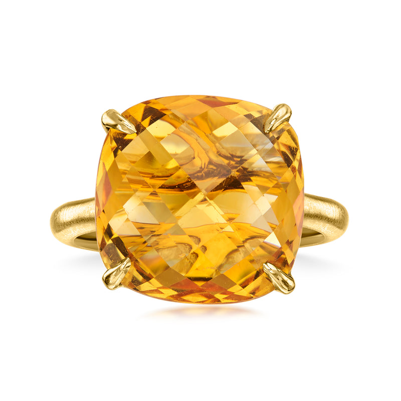 C. 2000 Vintage 10.75 Carat Citrine Ring in 18kt Yellow Gold. Size 6.75