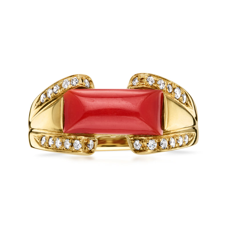 Vintage coral ring in 18kt yellow gold with rectangular coral and pavé diamonds
