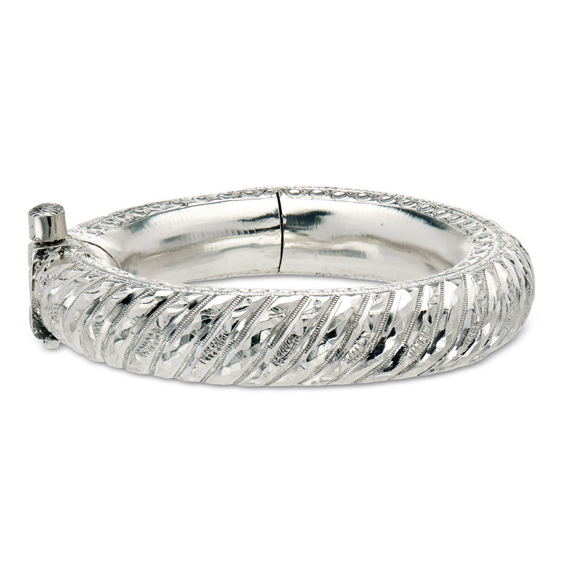 Vintage sterling silver etched bangle bracelet with textured ribbon pattern