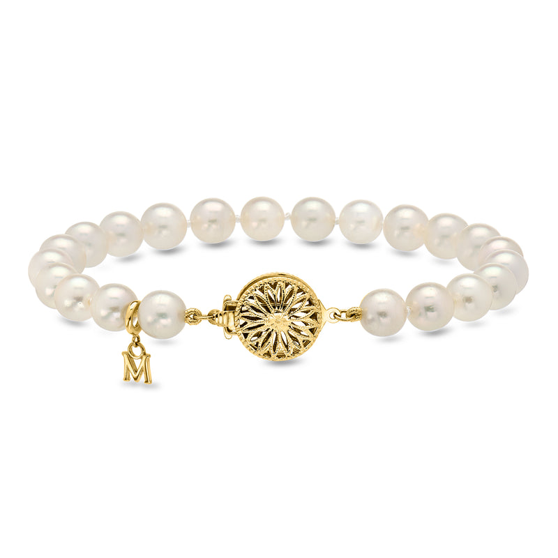 Cultured pearl bracelet with 14kt yellow gold round clasp centerpiece