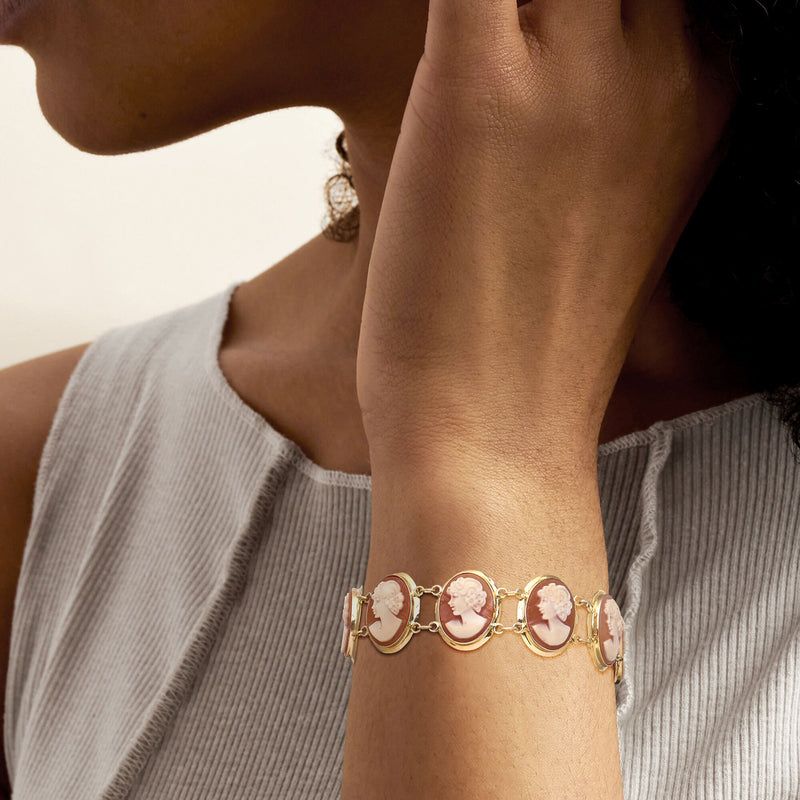 C. 1990 Vintage Brown Shell Cameo Bracelet in 14kt Yellow Gold. 7"