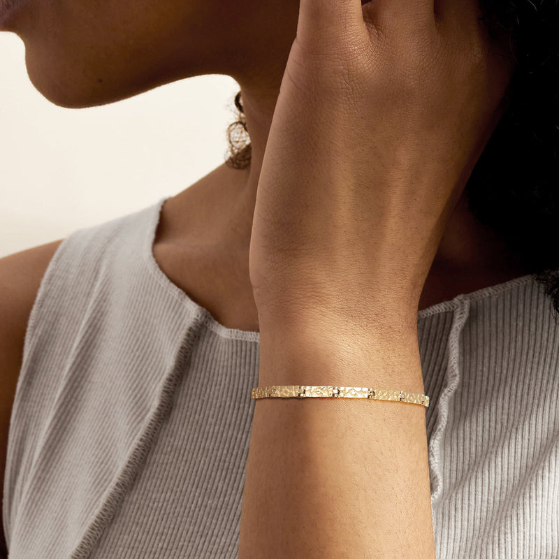 C. 1980 Vintage 14kt Yellow Gold Patterned Bracelet. 6.5"