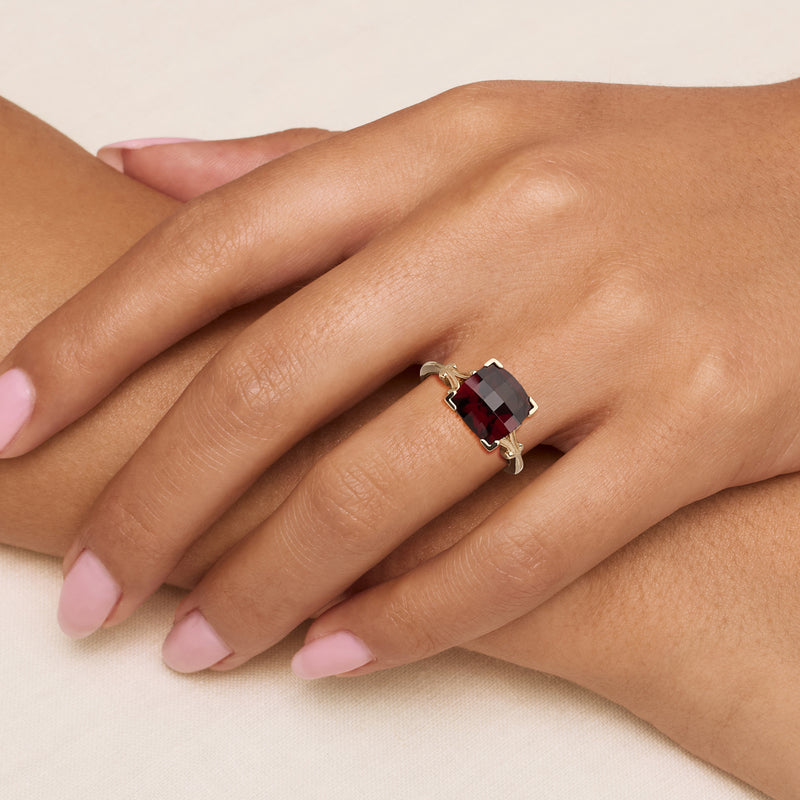 C. 1980 Vintage 5.00 Carat Square Garnet Ring in 14kt Yellow Gold. Size 7
