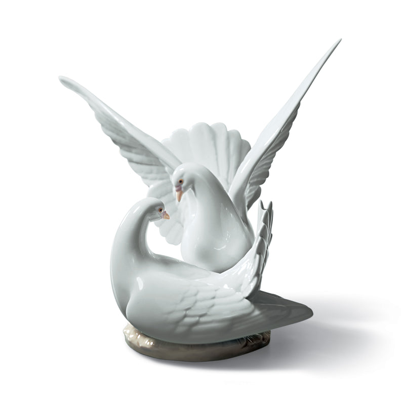 Lladro Love Nest porcelain figurine, white dove pair perched in a nest