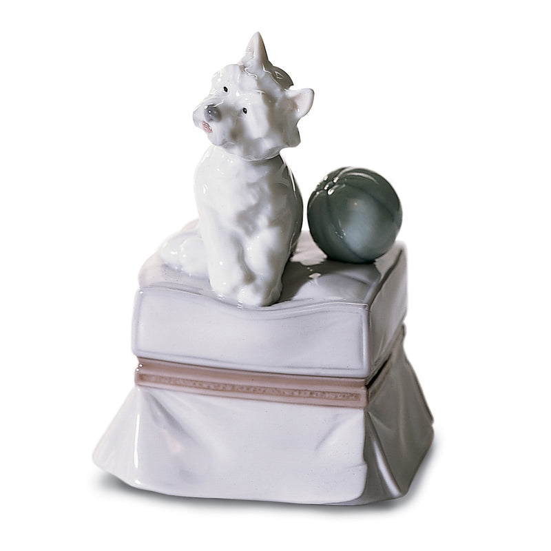 Lladro porcelain figurine: white cat with a green ball on pedestal base
