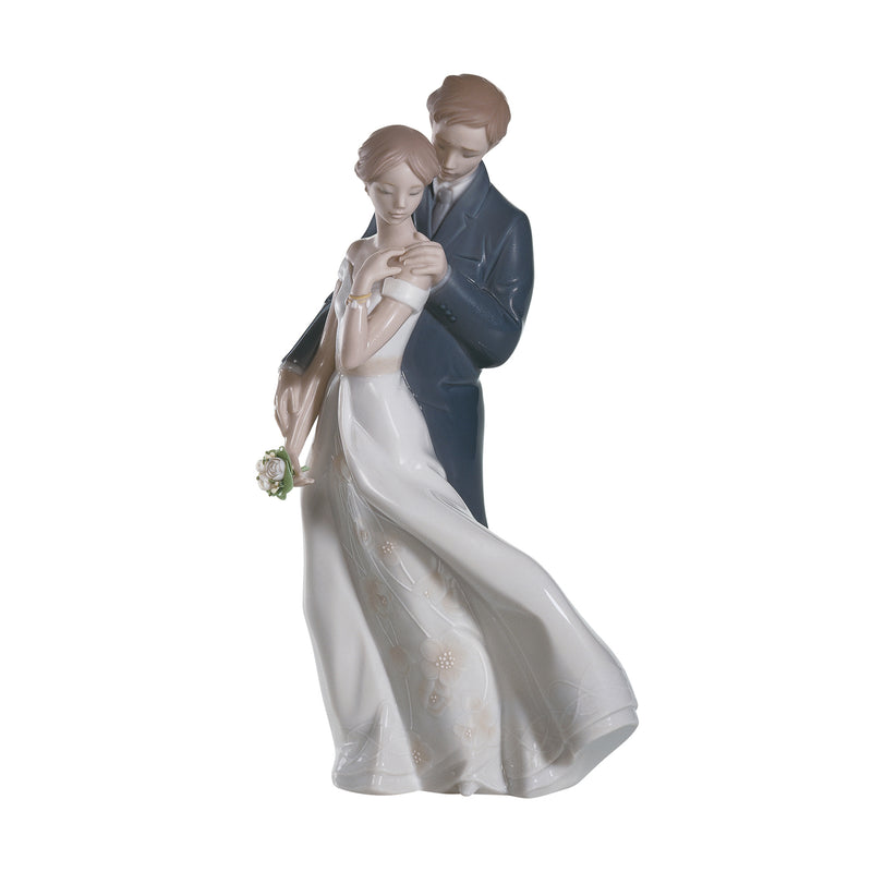 Lladro Everlasting Love porcelain figurine of couple, woman in white gown holding flowers