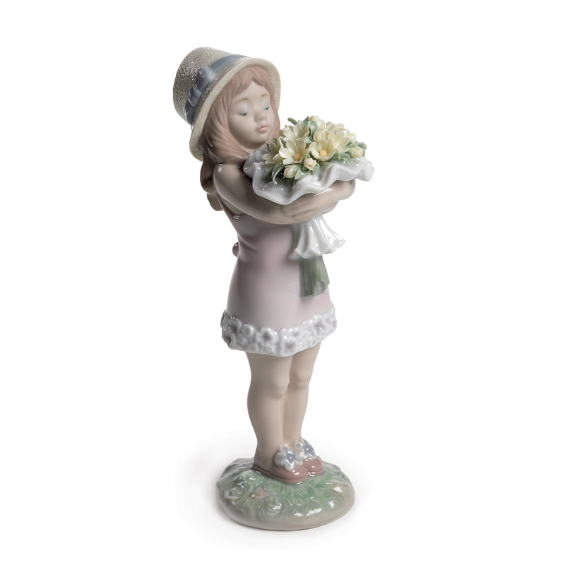 Lladro porcelain figurine of a child in a hat holding a bouquet of flowers