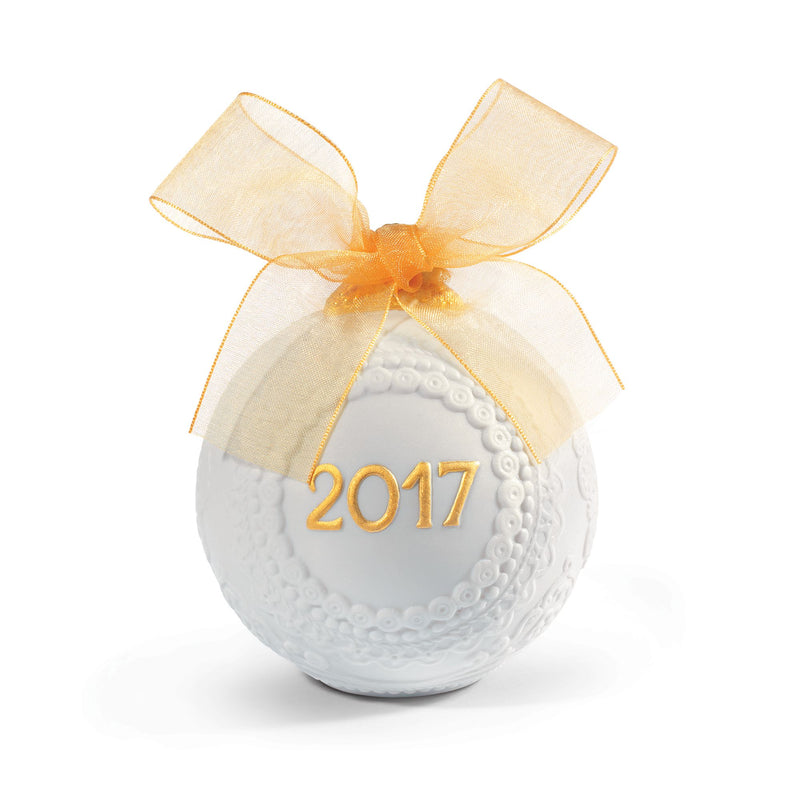 Lladro porcelain ball ornament with embossed wreath and gold 