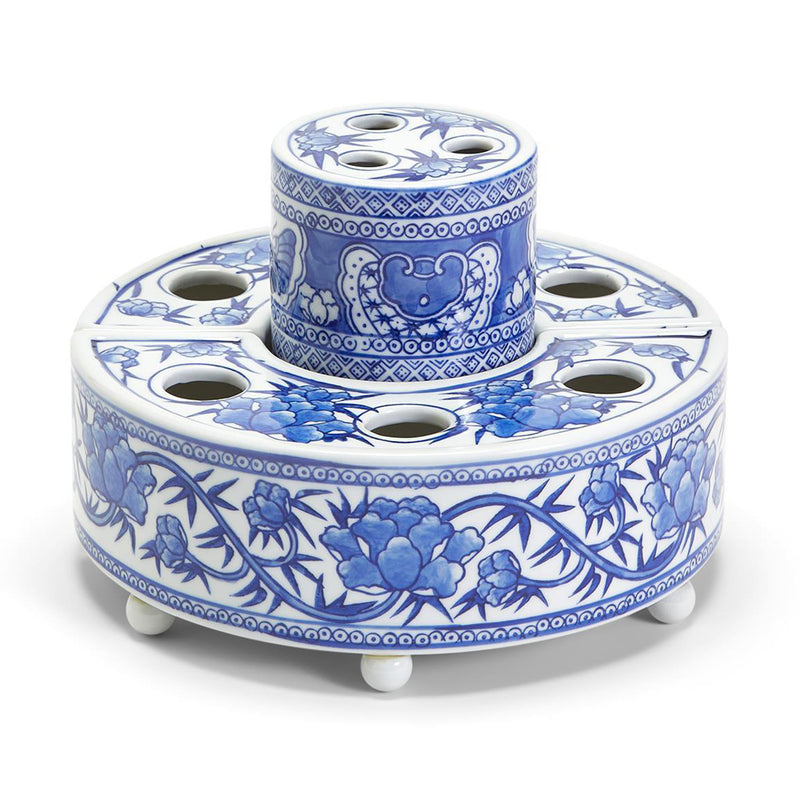 Blue and white porcelain floral arrangement set with three openings, chinoiserie pattern