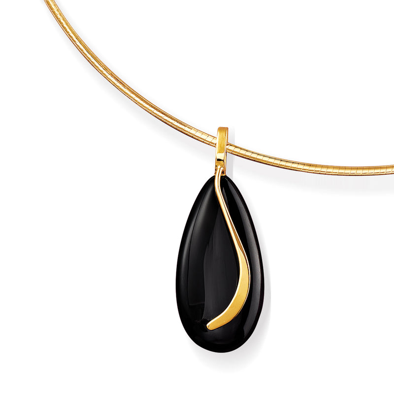 Onyx teardrop pendant in 14kt yellow gold with black teardrop cabochon on chain