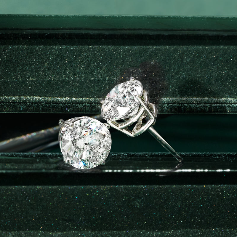 14kt white gold diamond stud earring with oval-cut 3.00 ct t.w. stone