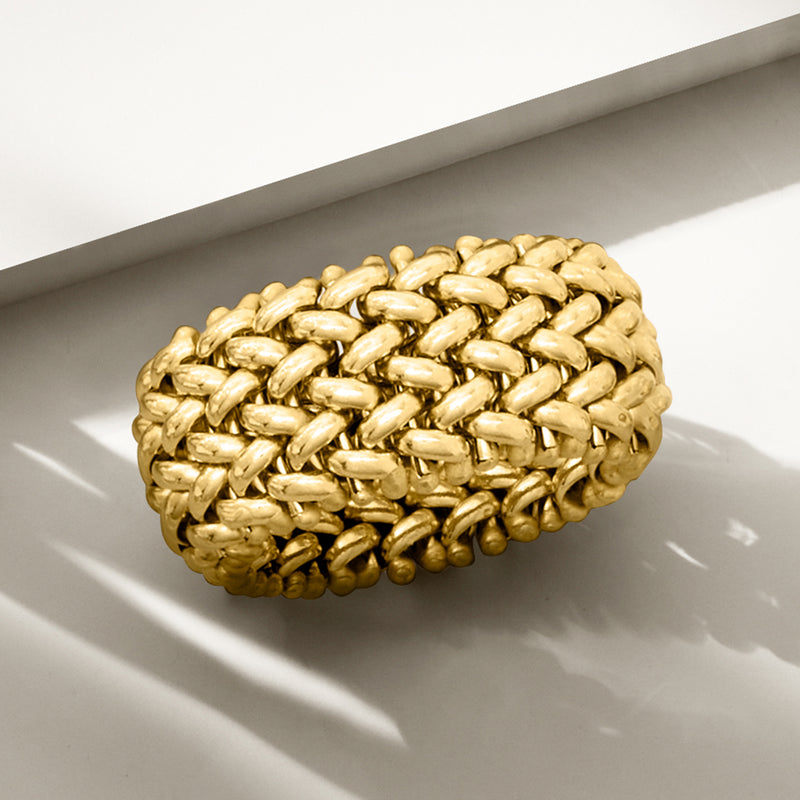 14kt yellow gold riso-link chain ring, top view of chunky oval link pattern