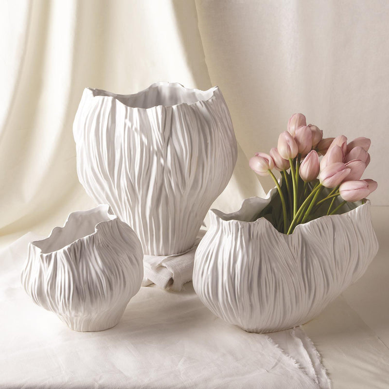Set of 3 white ceramic piriform vases with ribbed textured sides, for flowers