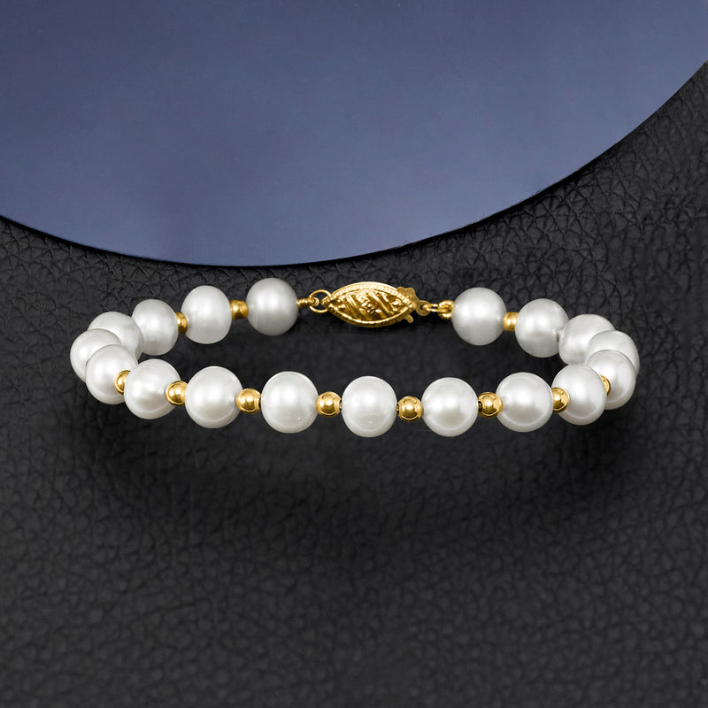 Cultured pearl bracelet with round white pearls and gold oval clasp with bead links