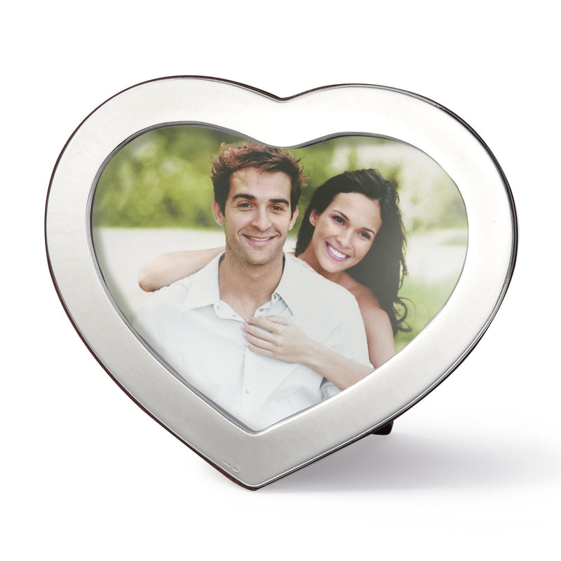 Cunill .925 sterling silver heart 4x6 photo frame with glass front, holding a couple photo