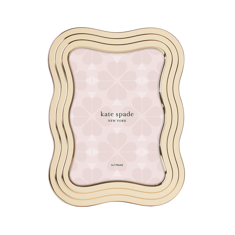 Goldtone wave 4x6 picture frame with wavy scalloped border