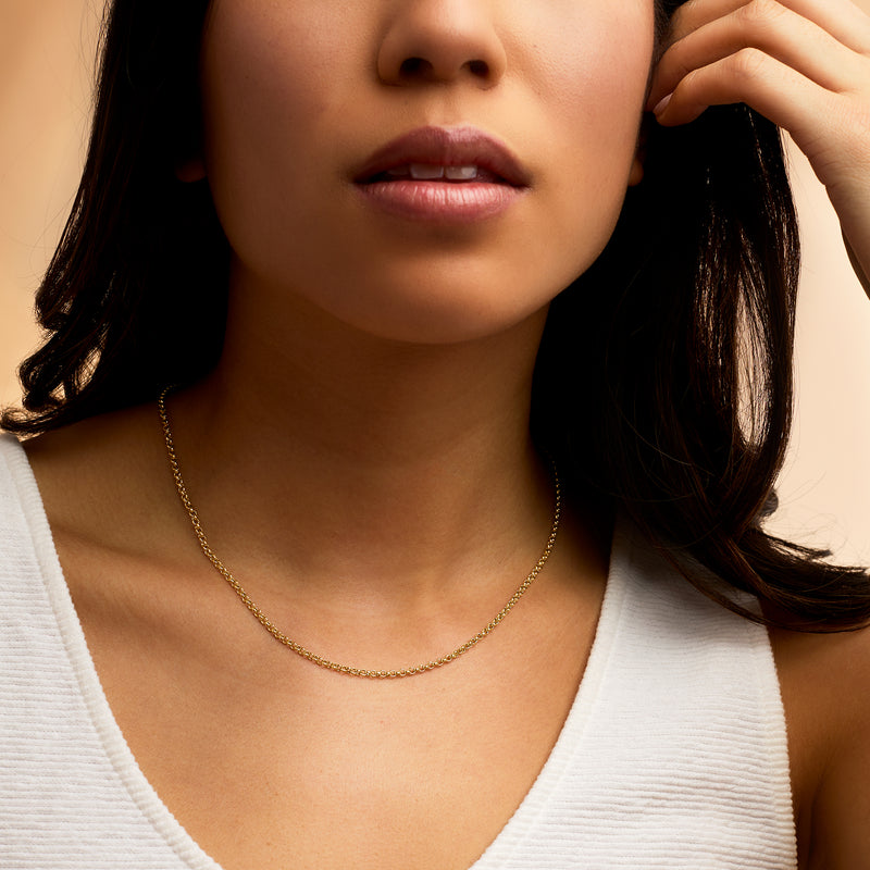 14kt yellow gold rolo-link necklace featuring small oval links along the neckline
