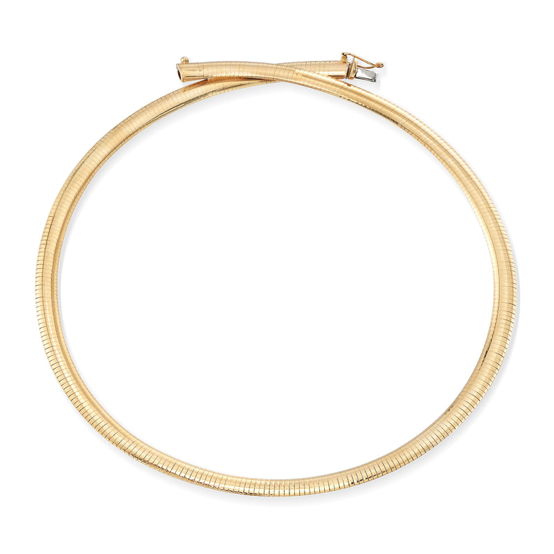 14kt yellow gold omega necklace with clasp detail on round loop