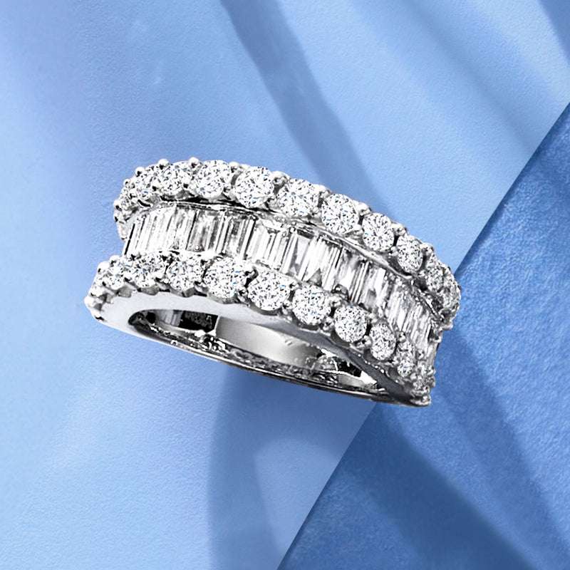 Diamond ring with baguette and round stones in 14kt white gold