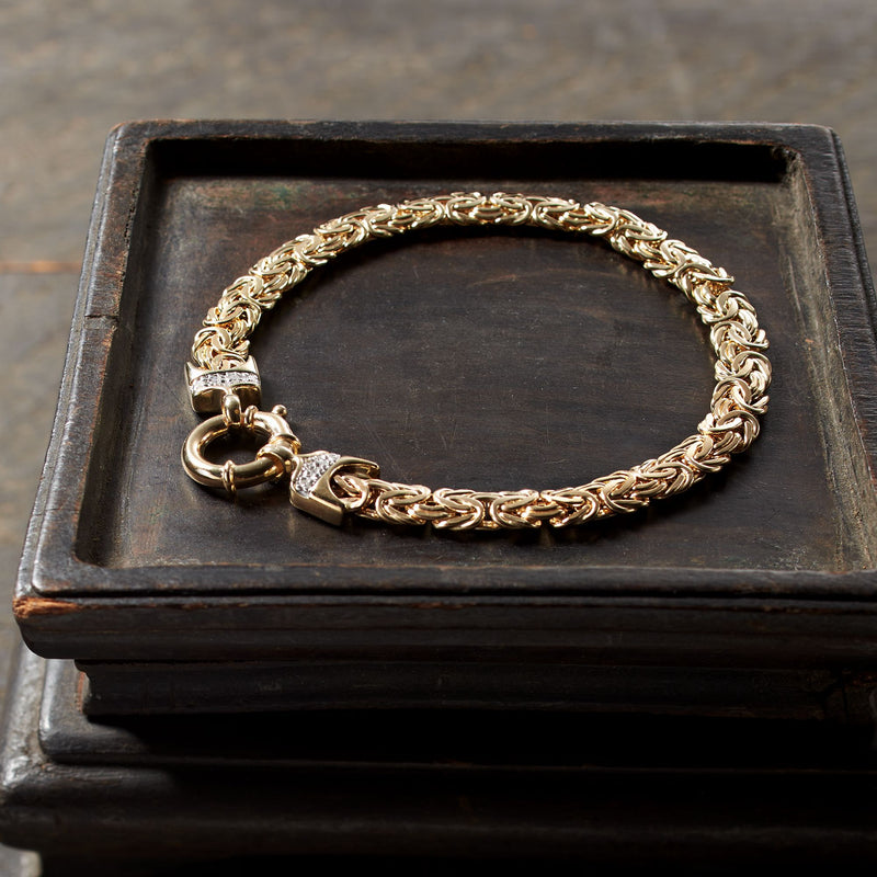 Yellow gold Byzantine diamond bracelet, close view of links and clasp