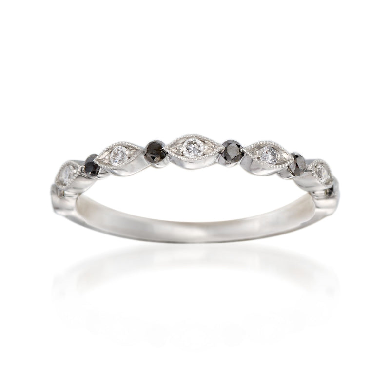18kt white gold diamond wedding ring with alternating black and white stones