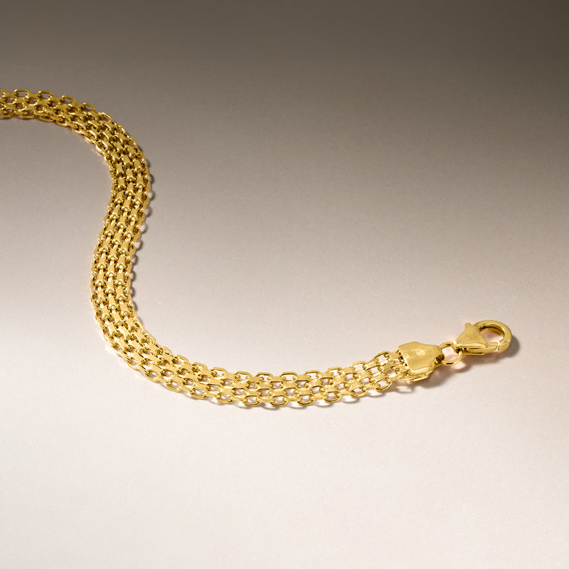 Italian 18kt yellow gold Bismark-link bracelet close view of clasp and chain links