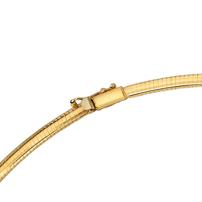 14kt yellow gold omega necklace clasp and ribbed chain texture detail