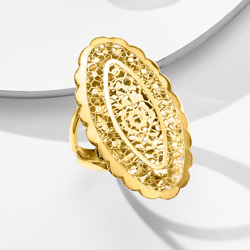 18kt yellow gold floral openwork ring with oval centerpiece and textured lattice border