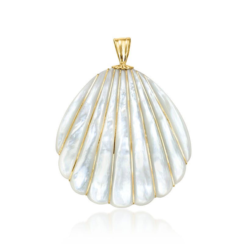 Mother-of-pearl shell pendant in 14kt yellow gold, clam-like scallop design