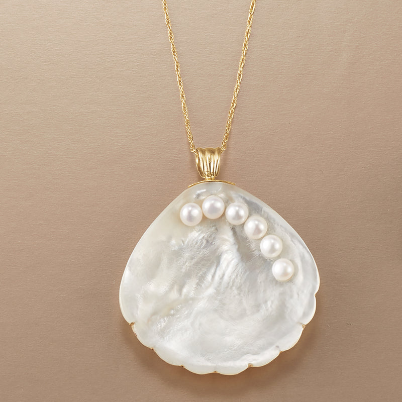 Mother-of-pearl shell pendant with three cultured pearls, 14kt yellow gold chain
