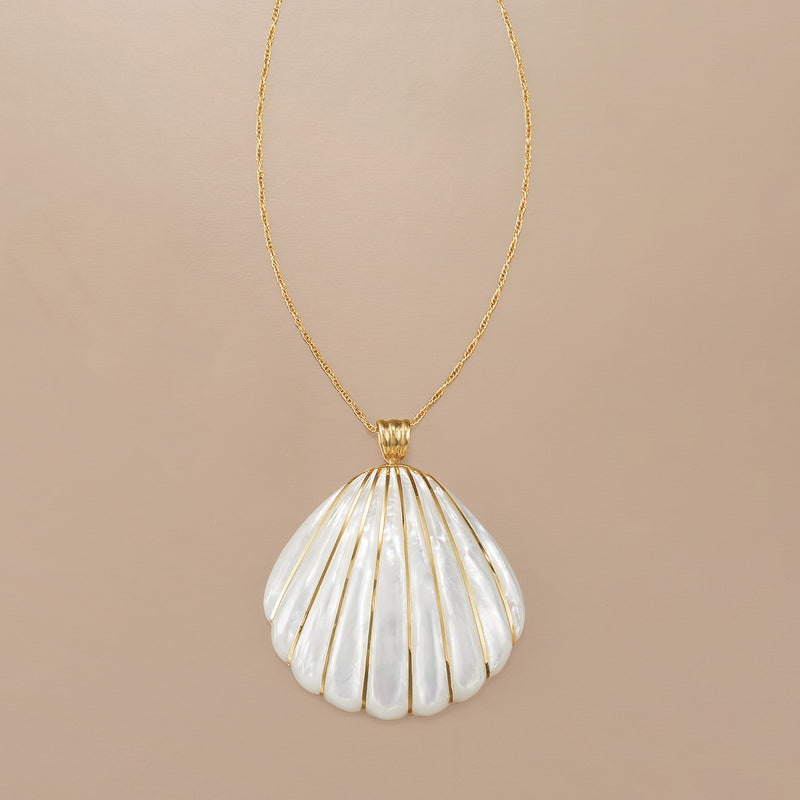 Mother-of-pearl shell pendant on gold chain, ribbed scallop cap