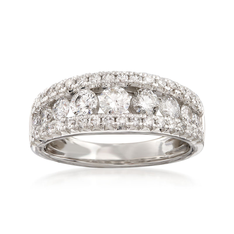 Three-row diamond ring in 14kt white gold with round stones, polished band