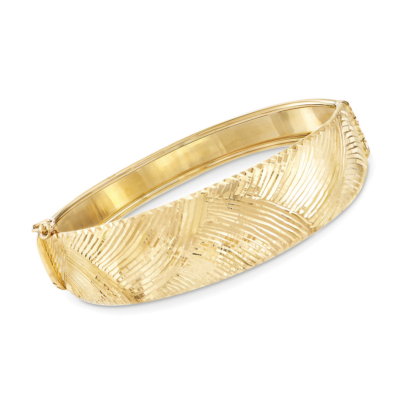 18kt yellow gold fan-pattern bangle bracelet, curved engraved design