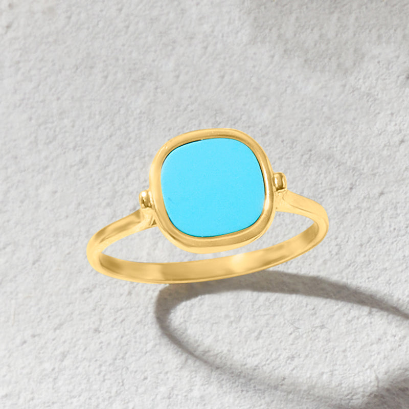 14kt yellow gold oval turquoise ring, top view