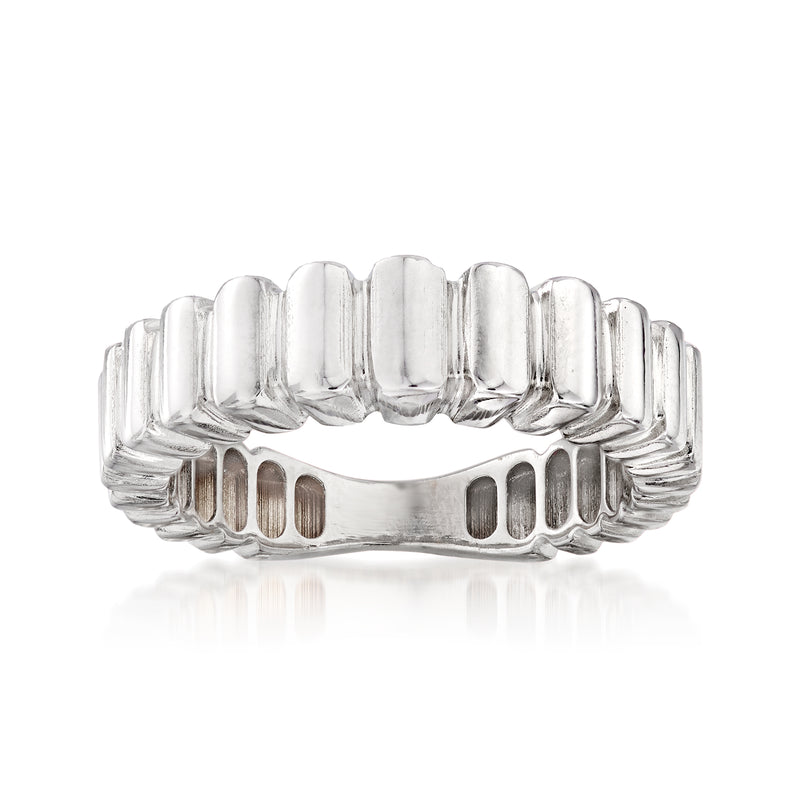 18kt white gold ribbed ring with rounded vertical ridges and cutout inner detail