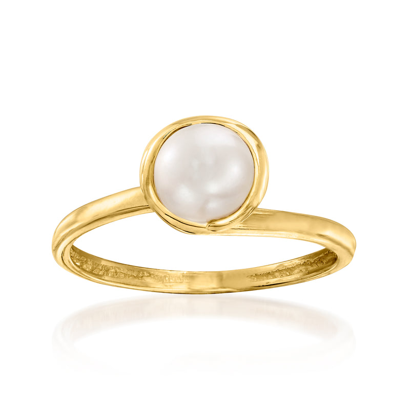 14kt yellow gold ring with a round 6mm cultured pearl center