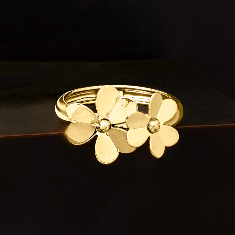 Yellow gold flower ring with multiple scalloped blooms and small round center details