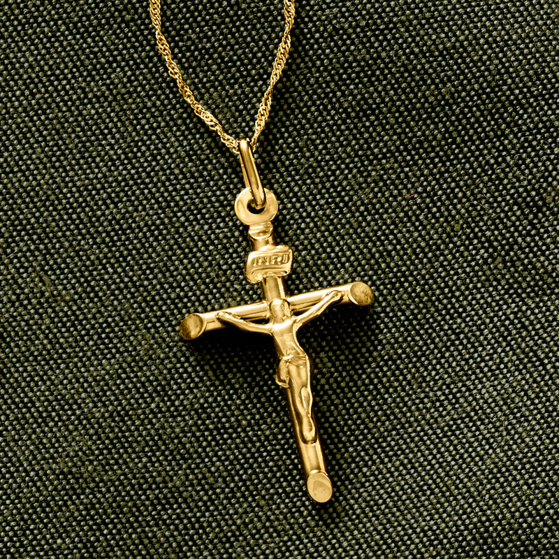Close-up 14kt yellow gold crucifix pendant with detailed figure and round links