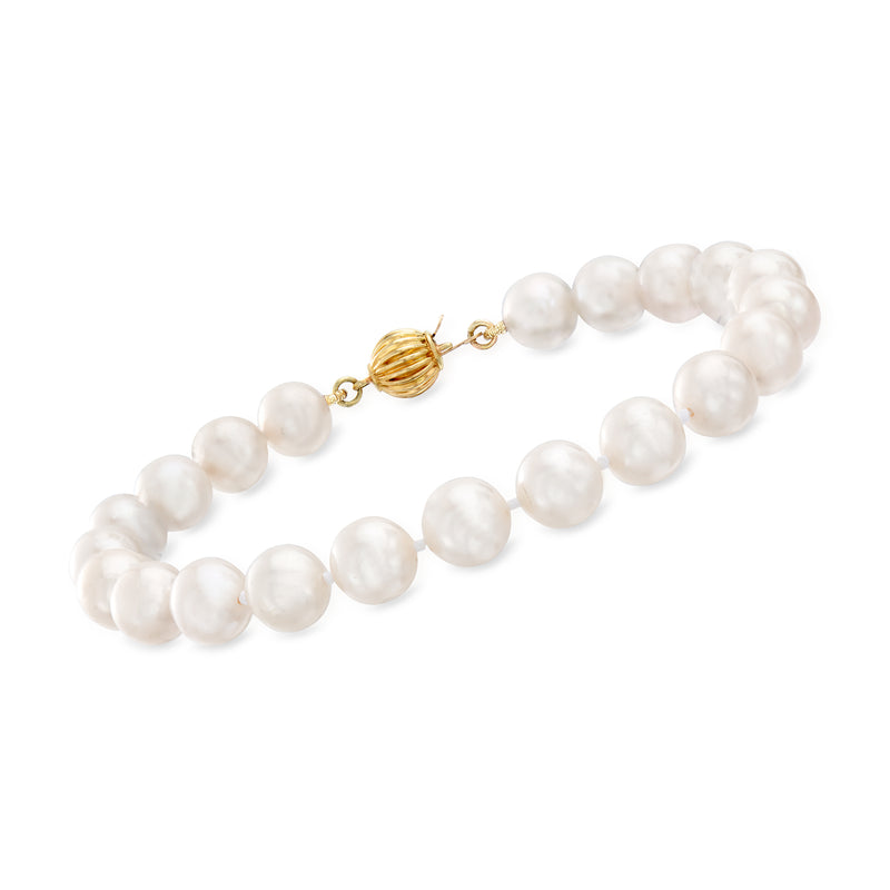 Cultured pearl bracelet with 14kt yellow gold clasp and 7–7.5mm white round pearls.