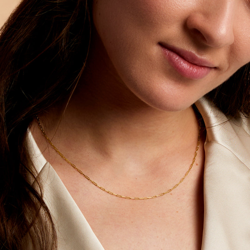 14kt yellow gold paper clip link necklace chain on neckline, short collar fit
