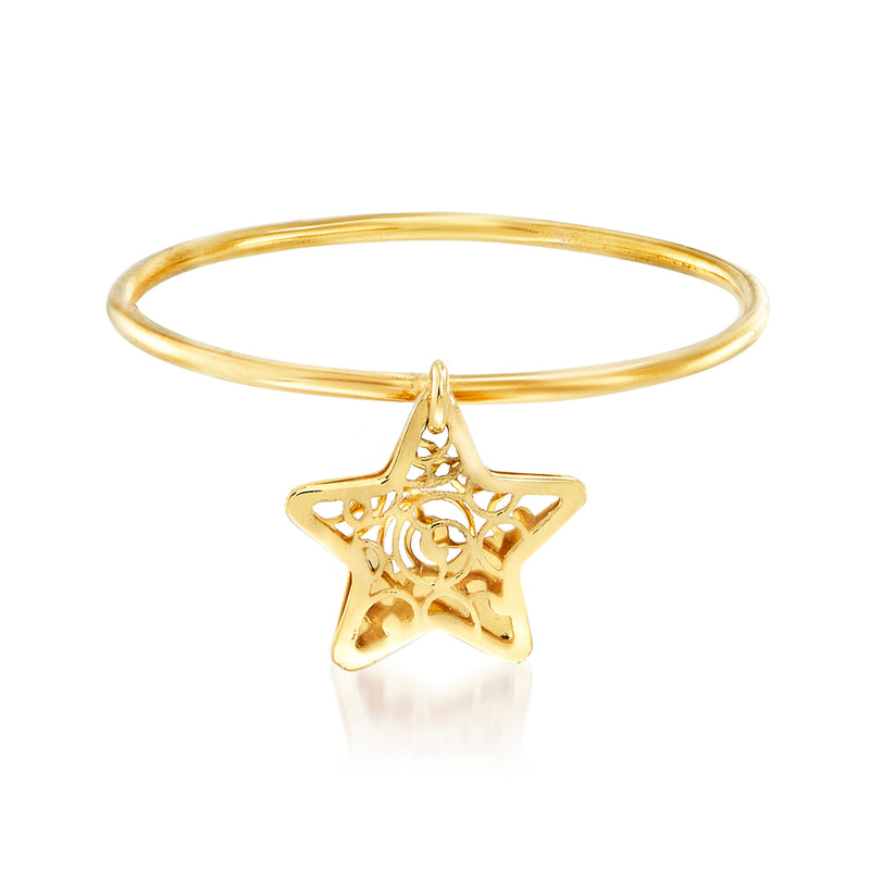 18kt yellow gold filigree star charm ring with open band and star pendant detail