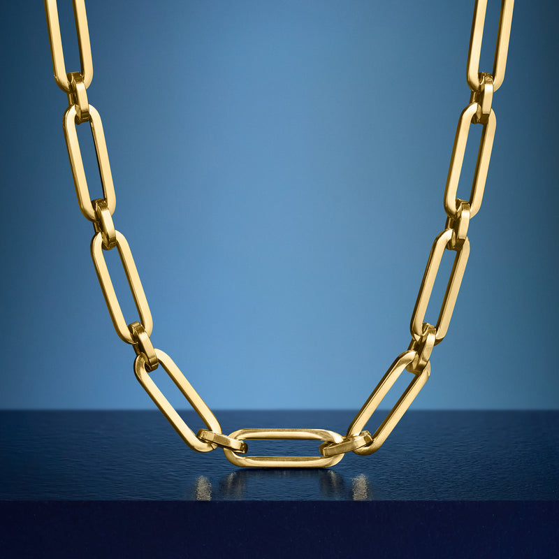 Yellow gold paper clip link necklace, close view of alternating link bars