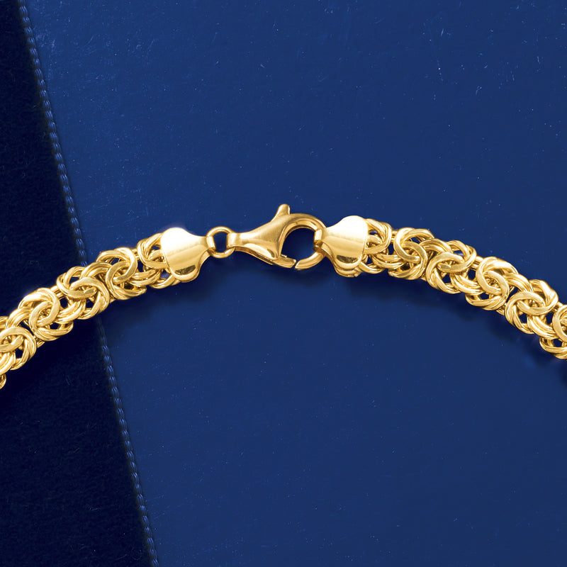 Close-up of graduated Byzantine yellow gold necklace clasp and interlocking oval links