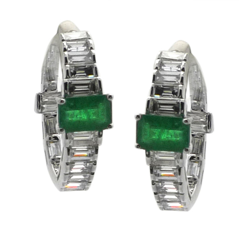 18kt white gold hoop earrings with baguette diamonds and green emerald centerpiece