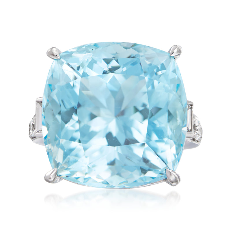 Aquamarine cocktail ring in 18kt white gold with cushion-cut blue gemstone and diamond sides